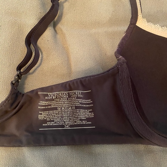 Victoria’s Secret Body By Victoria Bra - Picture 2 of 3